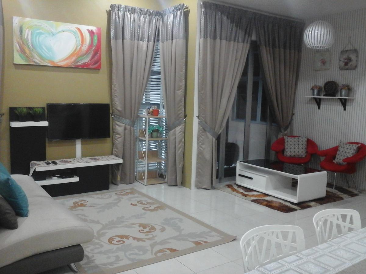 Miker Homestay Seri Iskandar Kültér fotó